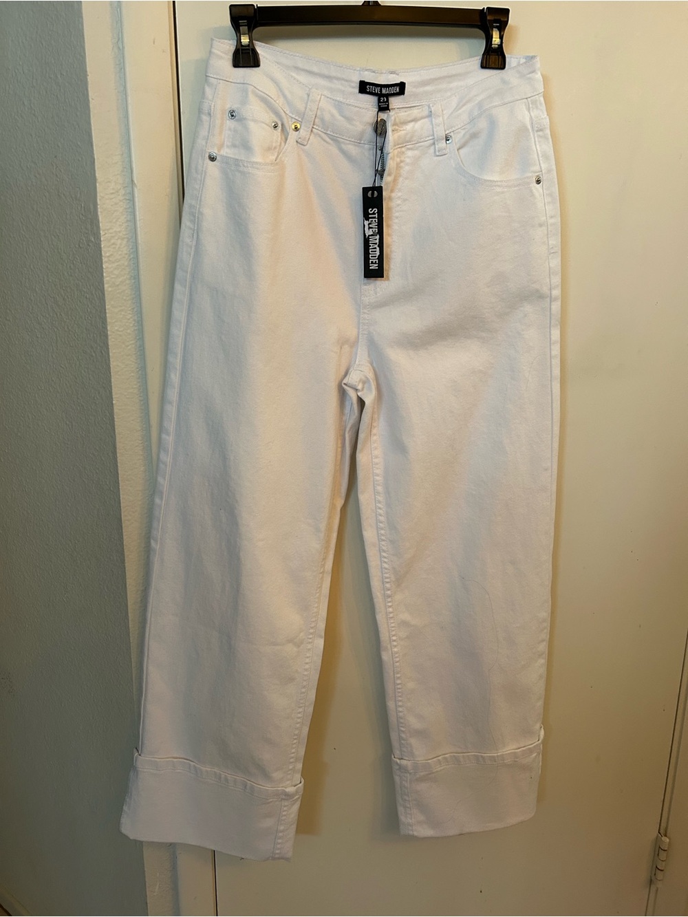 Steve Madden White Cropped Straight-Leg Jeans with Cuffed Hem